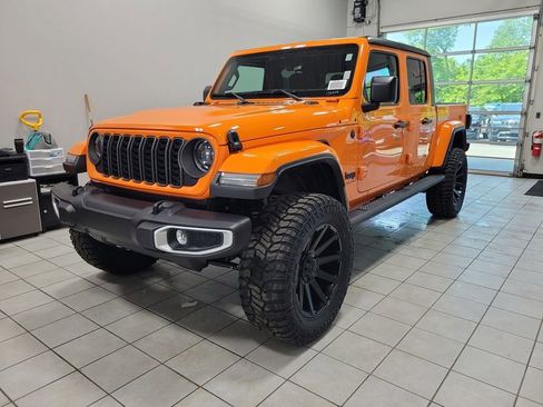 New 2025 Jeep Gladiator Sport image 2
