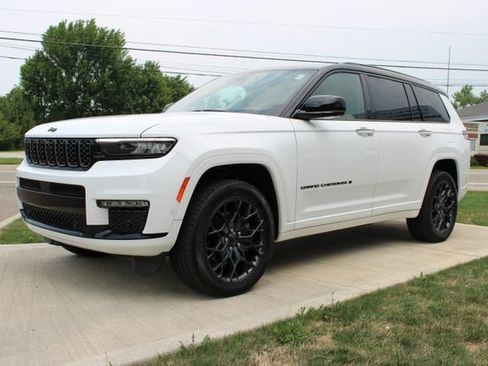 Used 2025 Jeep Grand Cherokee L Summit AWD/4WD image 9
