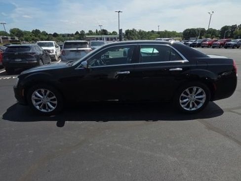 Used 2015 Chrysler 300 C Platinum w/ Harman/Kardon Audio Group AWD/4WD image 6