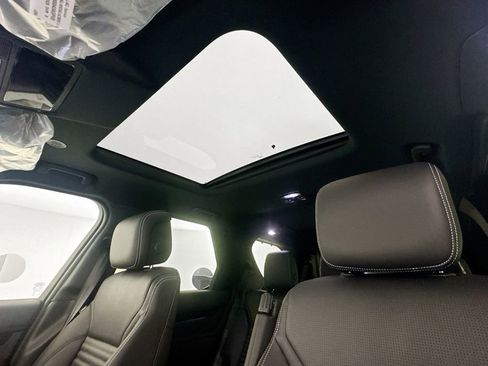 New 2026 Land Rover Discovery S AWD/4WD image 21