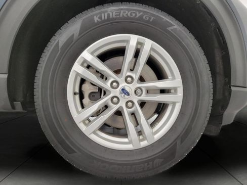 Used 2024 Ford Explorer XLT AWD/4WD image 4