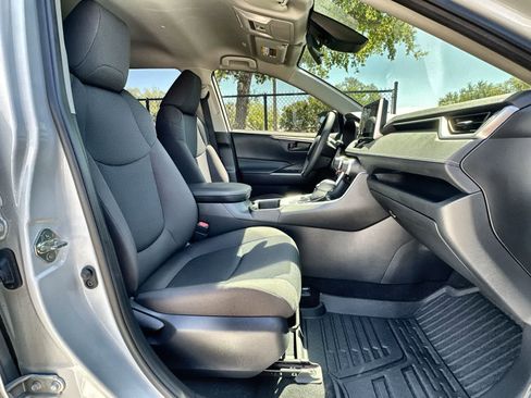 Used 2024 Toyota RAV4 LE AWD/4WD image 9