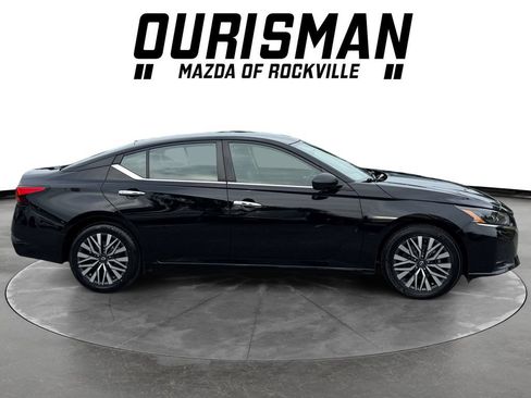 Used 2024 Nissan Altima 2.5 SV FWD image 7
