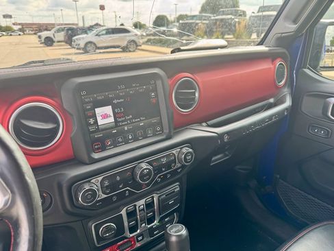 Used 2019 Jeep Wrangler Unlimited Rubicon w/ Uconnect 4C Nav & Sound Group AWD/4WD image 13