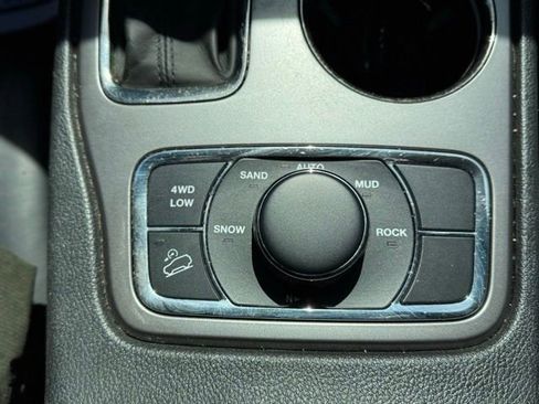 Used 2019 Jeep Grand Cherokee Limited X image 19