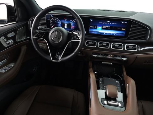 Used 2024 Mercedes-Benz GLS 450 4MATIC image 18