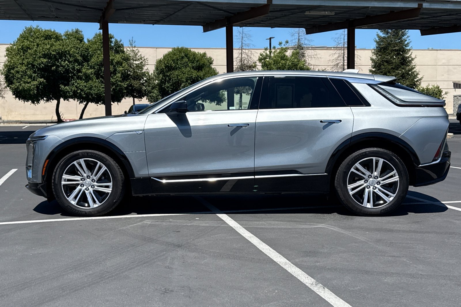 Used 2024 Cadillac Lyriq Tech AWD/4WD image 14