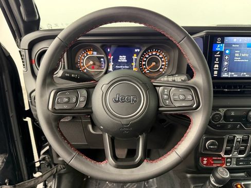 Used 2024 Jeep Wrangler Unlimited Rubicon AWD/4WD image 23
