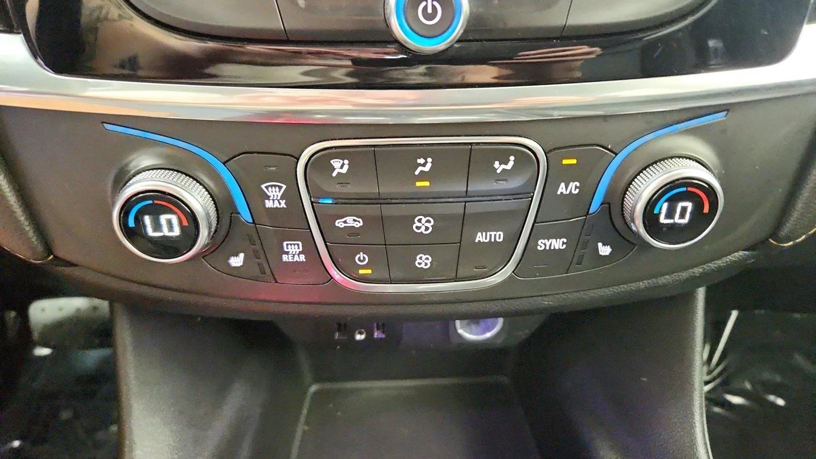 Used 2019 Chevrolet Traverse LT w/ LT Premium Package AWD/4WD image 19