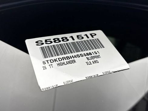 Used 2025 Toyota Highlander XLE AWD/4WD image 47