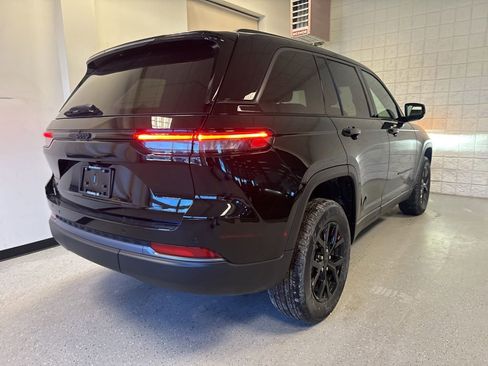 New 2026 Jeep Grand Cherokee Altitude AWD/4WD image 20