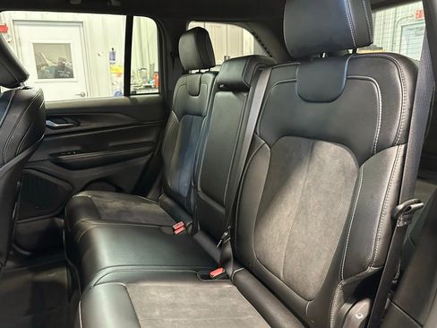 Used 2024 Jeep Grand Cherokee Altitude image 24