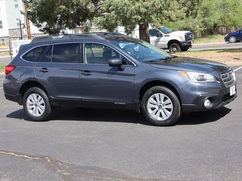 Used 2017 Subaru Outback 2.5i Premium image 2