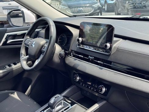 Used 2022 Mitsubishi Outlander ES FWD image 5