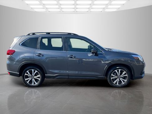 Used 2022 Subaru Forester Limited image 3