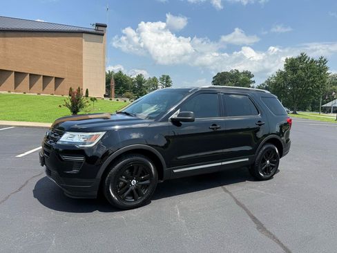 Used 2018 Ford Explorer XLT w/ Class II Trailer Tow Package AWD/4WD image 2