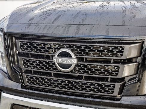 Used 2023 Nissan Titan SV w/ SV Convenience Package image 6