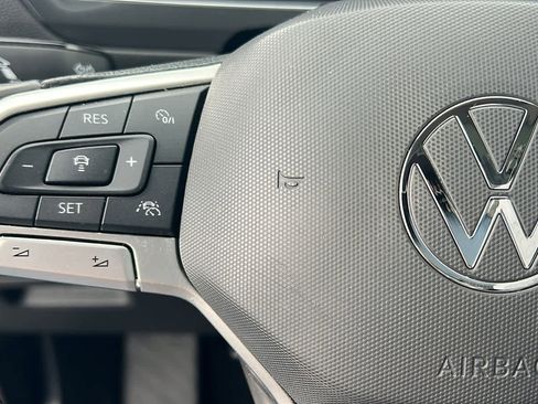 Used 2022 Volkswagen Tiguan SE w/ Panoramic Sunroof Package AWD/4WD image 18