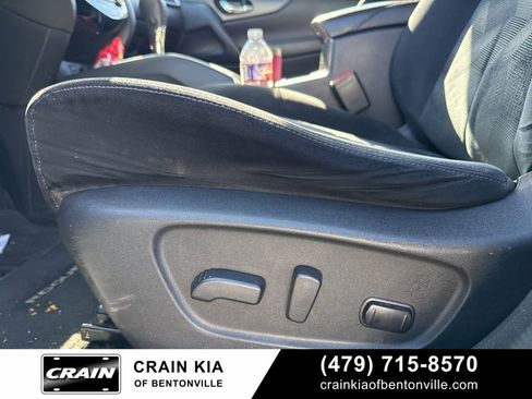 Used 2016 Nissan Rogue SV image 16