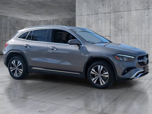 Used 2025 Mercedes-Benz GLA 250 4MATIC w/ Winter Package image 8