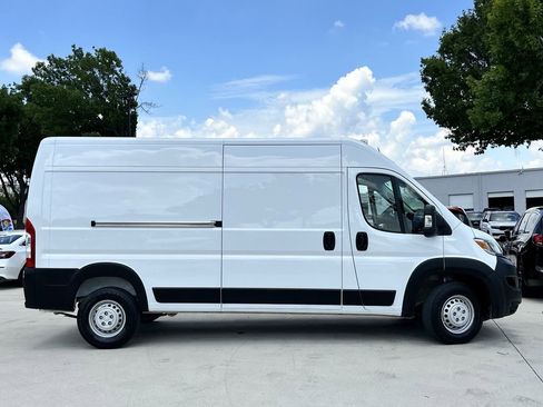 Used 2025 RAM ProMaster 2500 w/ Convenience Group FWD image 3
