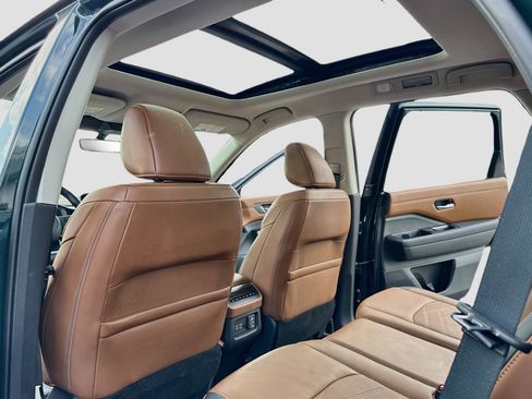 Certified 2025 Nissan Pathfinder Platinum w/ Cargo Package AWD/4WD image 21