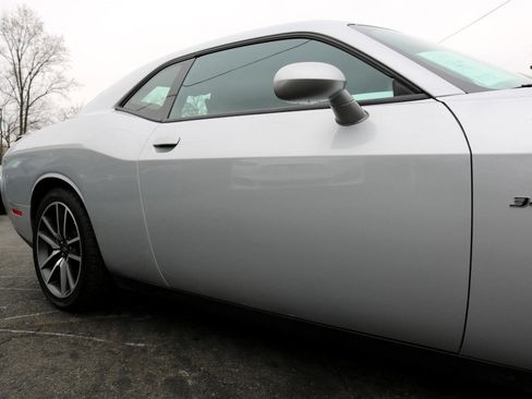 Used 2023 Dodge Challenger R/T image 9