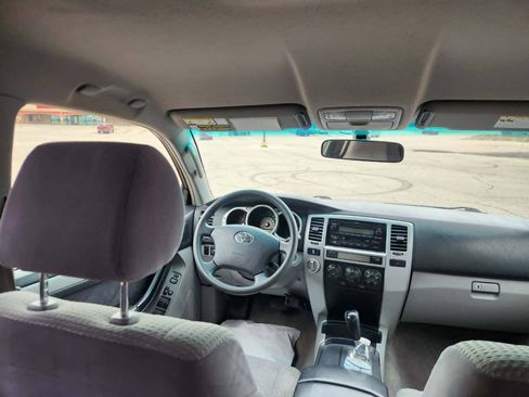 Used 2005 Toyota 4Runner SR5 AWD/4WD image 21