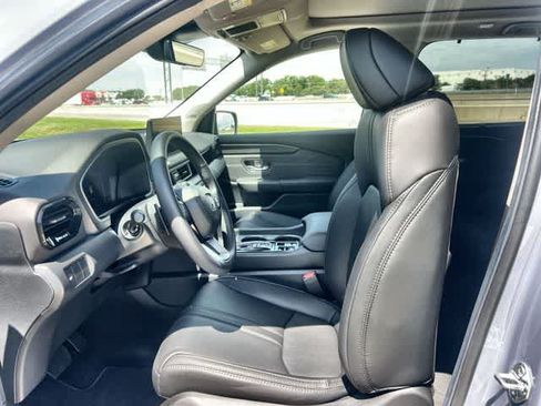Used 2026 Honda Pilot Touring image 11