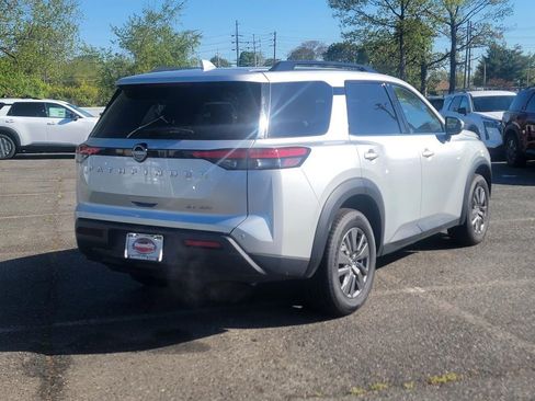 Used 2024 Nissan Pathfinder SV AWD/4WD image 8