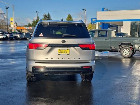 Used 2024 Toyota Sequoia image 8