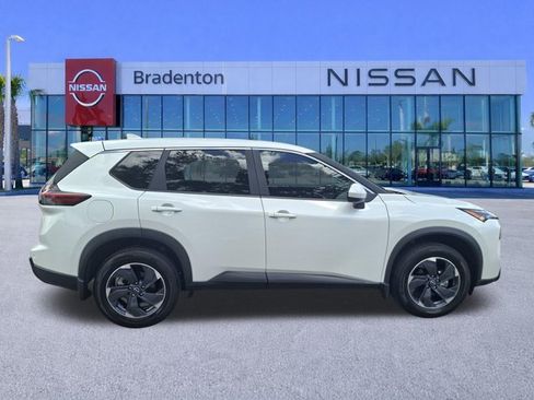 Certified 2025 Nissan Rogue SV FWD image 4