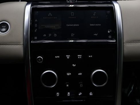 Used 2021 Land Rover Discovery Sport SE image 21