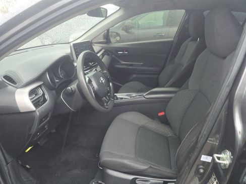 Used 2021 Toyota C-HR LE image 7