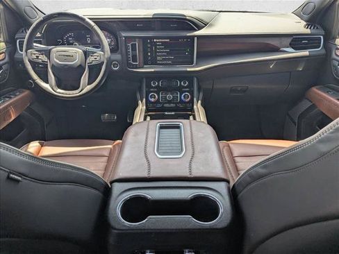 Used 2024 GMC Yukon Denali Ultimate AWD/4WD image 12