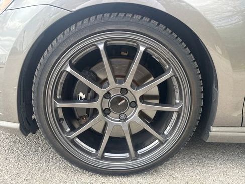 Used 2017 Volkswagen Golf R 4-Door image 9