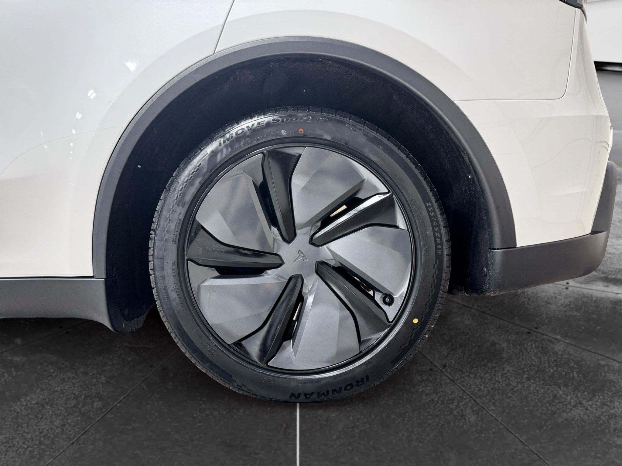 Used 2026 Tesla Model Y 2WD image 32