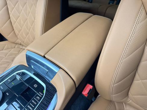 Used 2024 BMW X7 xDrive40i w/ M Sport Package AWD/4WD image 75