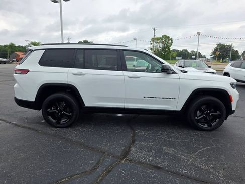 Used 2023 Jeep Grand Cherokee L Laredo RWD image 16