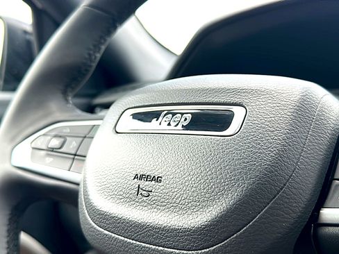 Used 2025 Jeep Compass Limited AWD/4WD image 30