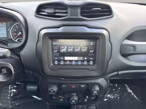 Used 2020 Jeep Renegade Altitude FWD image 19