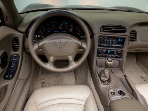 Used 2003 Chevrolet Corvette 50th Anniversary Edition w/ Preferred Equipment Group1 image 27