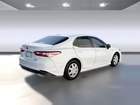 Used 2019 Toyota Camry LE FWD image 8