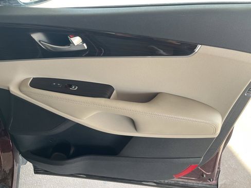 Used 2020 Kia Sorento EX image 19