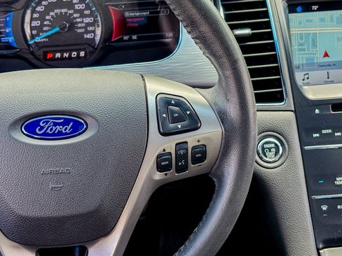 Used 2018 Ford Taurus SEL w/ Equipment Group 201A FWD image 31