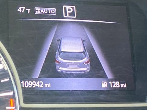 Used 2017 Nissan Pathfinder SV image 30