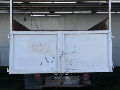 Used 2016 Ford F550 2WD Regular Cab Super Duty image 5