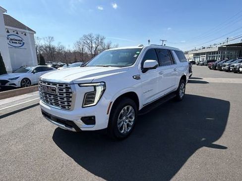 Certified 2025 GMC Yukon XL Denali AWD/4WD image 3