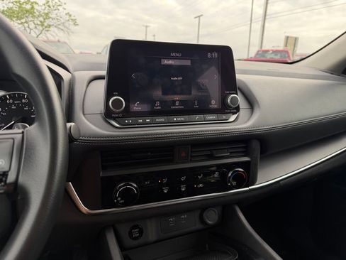 Used 2024 Nissan Rogue S FWD image 17