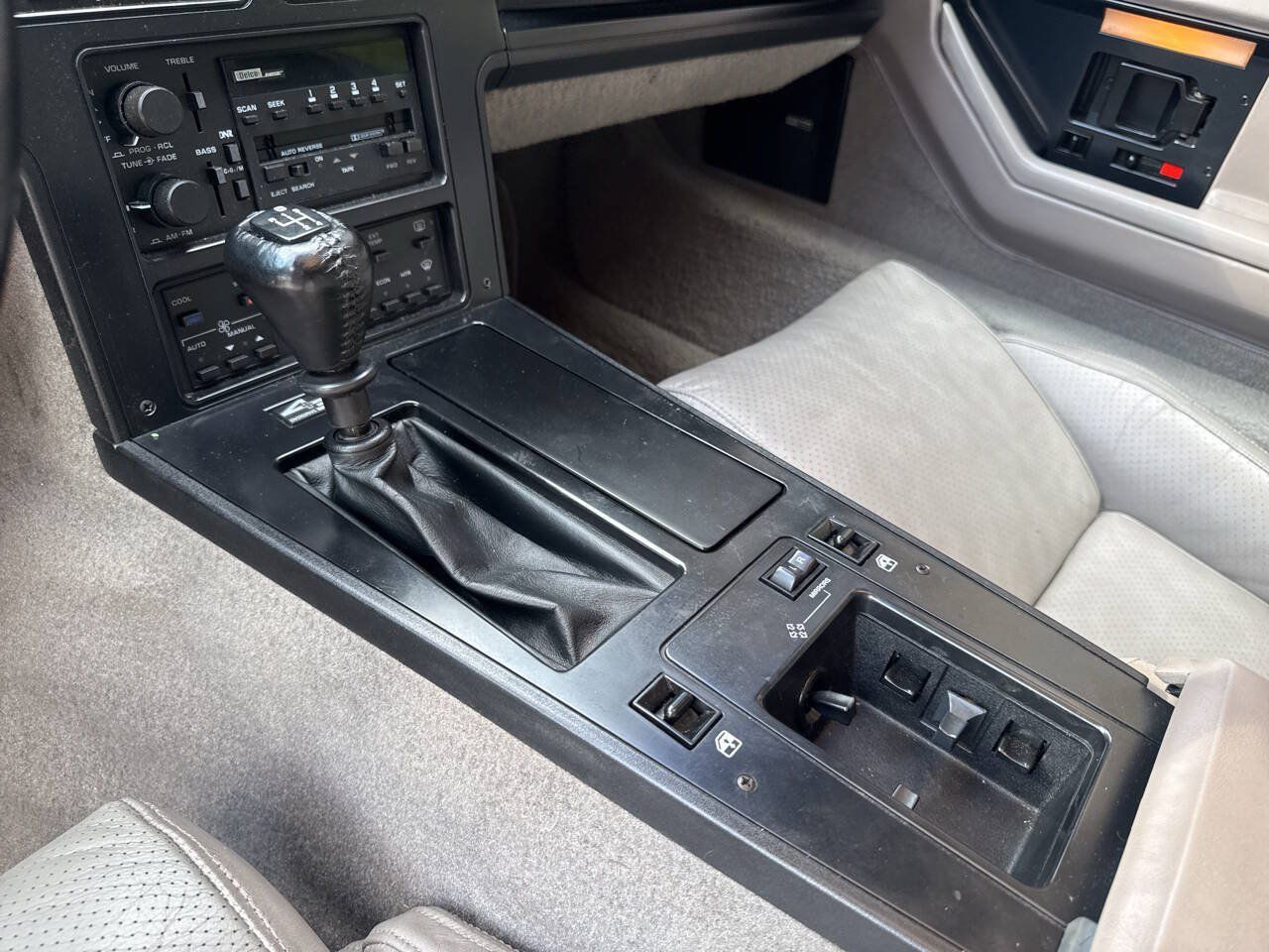 Used 1988 Chevrolet Corvette Coupe RWD image 18